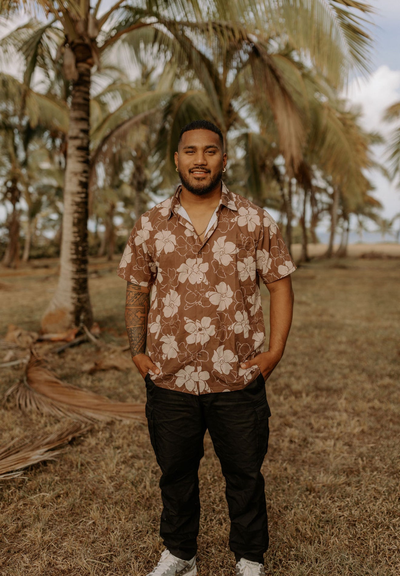 Men's Aloha Shirt- Pua Kenikeni (Chocolate)
