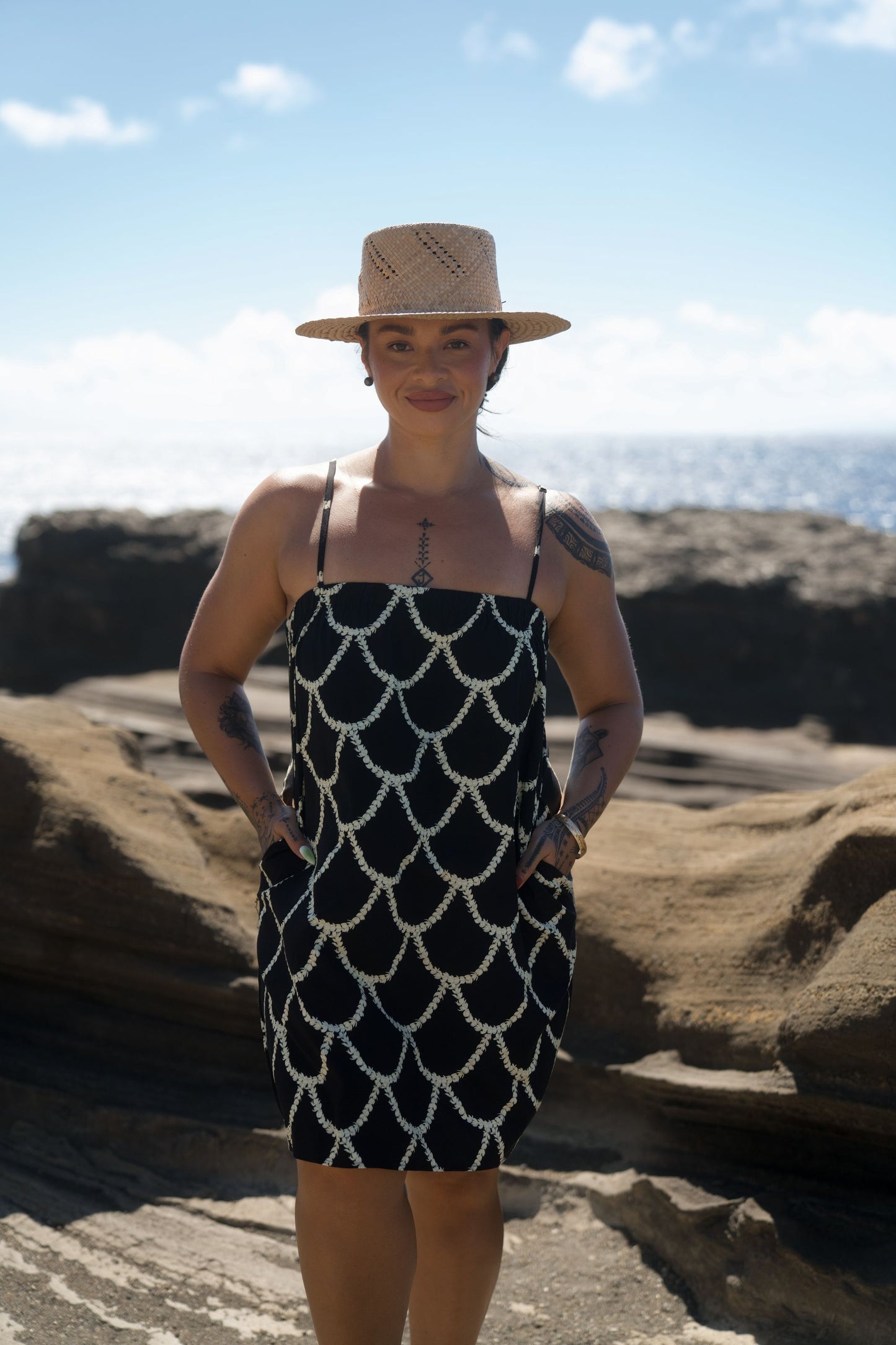 Pu'ulei Dress - Scalloped Pikake (Black)