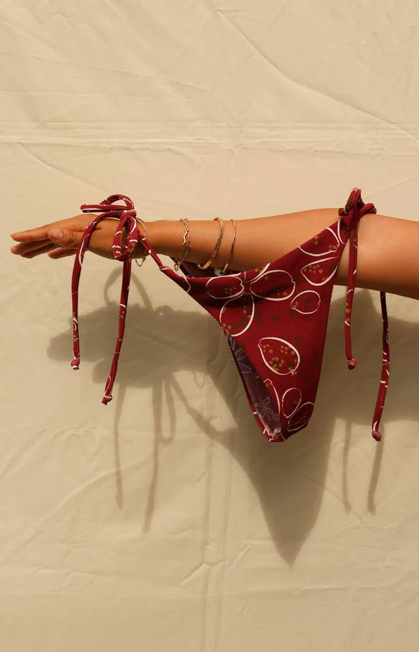 PAGE BOTTOMS - COWRY