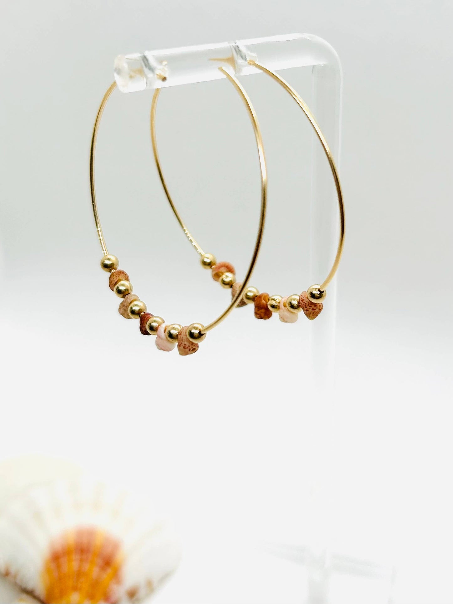 Kahelelani Shell Gold Hoop Earrings (small)