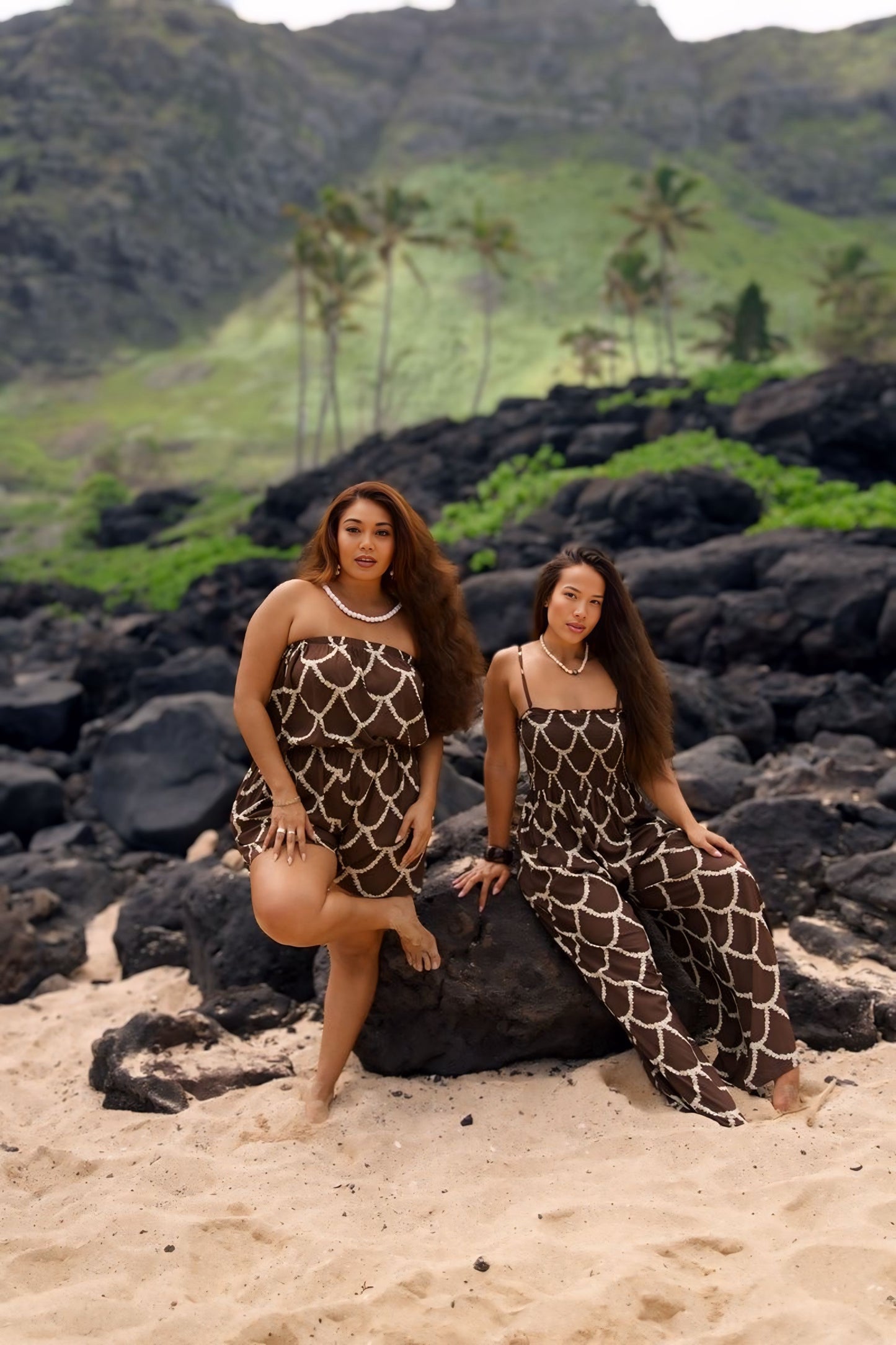 Hi’i Romper - Brown Scalloped Pikake