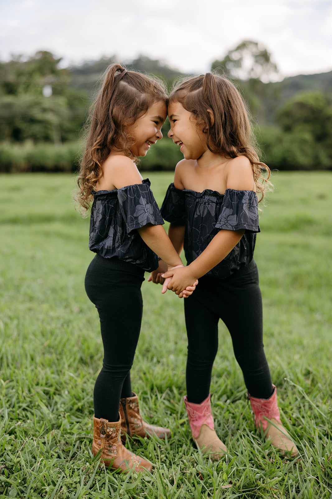 Isla Onesie - Pua Kenikeni (Black + Grey)