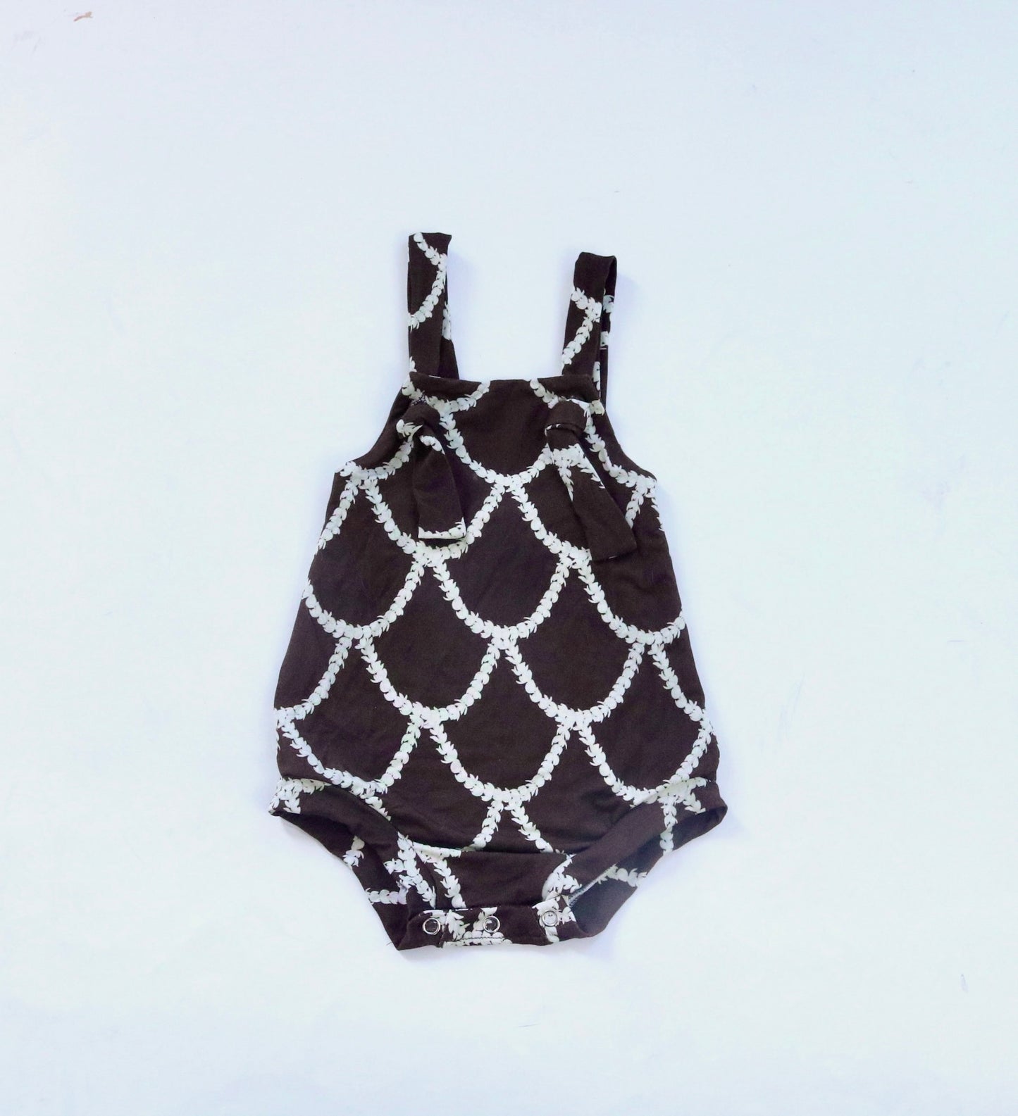 CLEO ONESIE - Scalloped Pikake