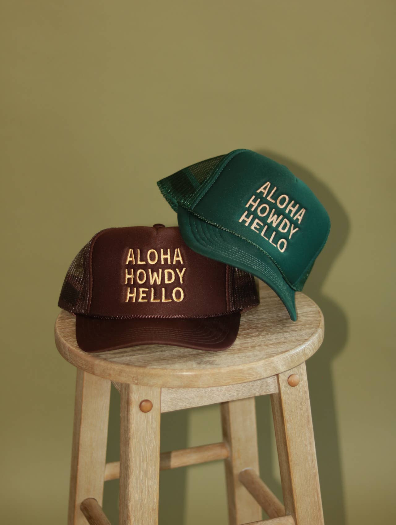 Aloha Howdy Hello Trucker hats: Black