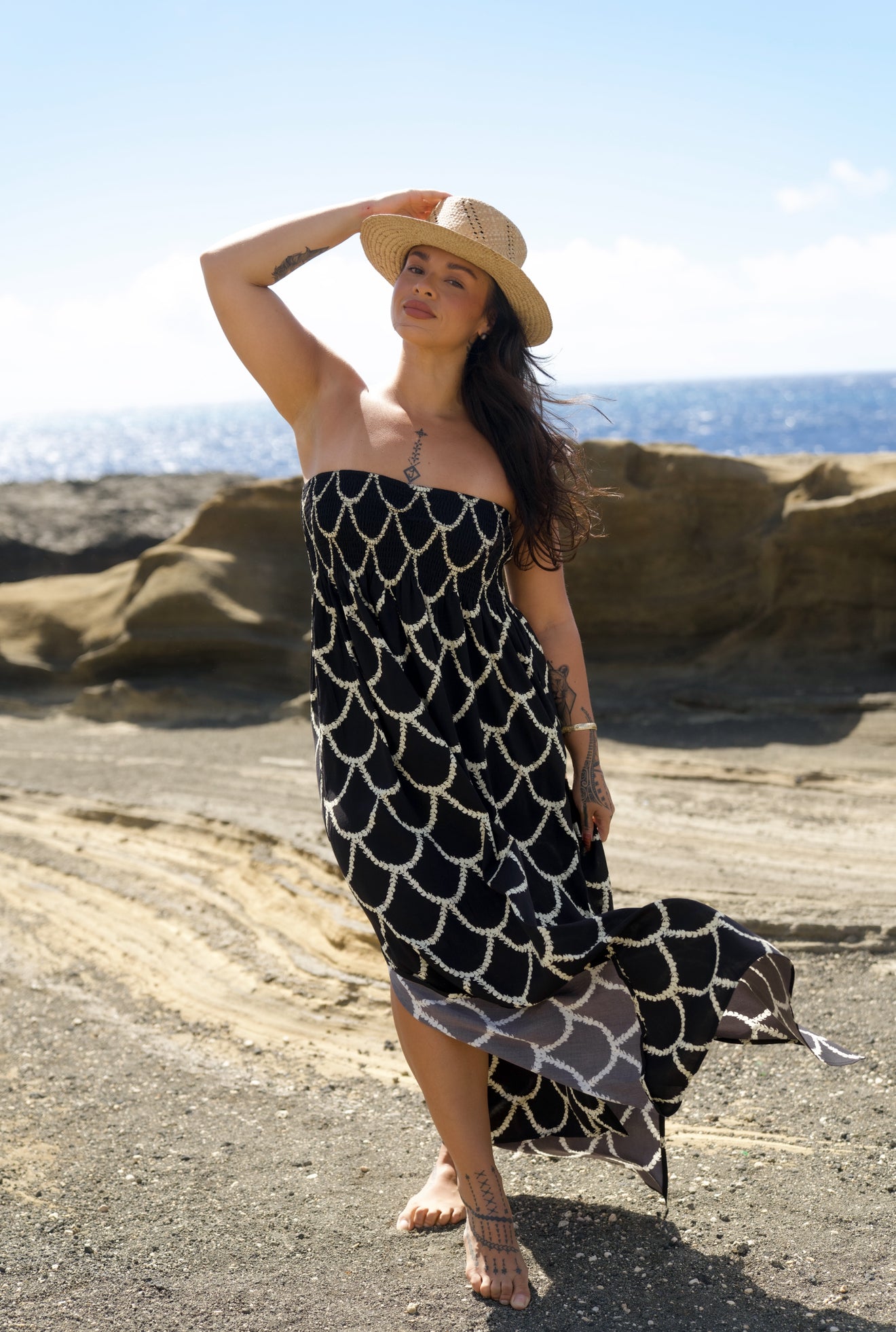 Skye Maxi Dress - Scalloped Pikake (Black)