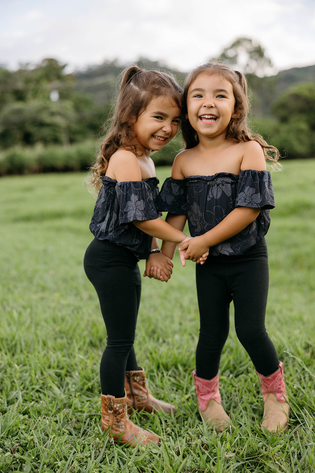 Isla Onesie - Pua Kenikeni (Black + Grey)