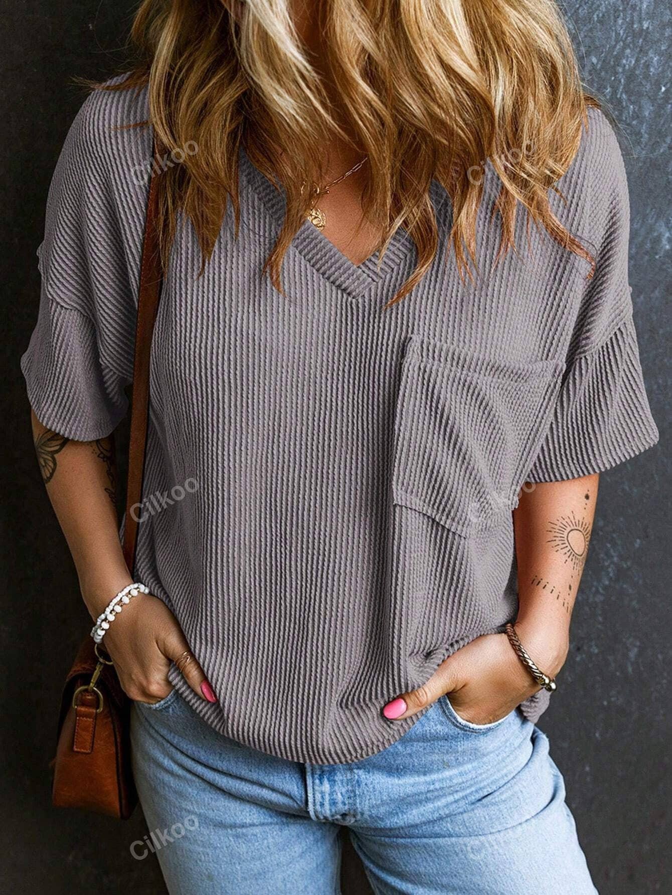 Women’s Ribbed V Neck Short Sleeve Pocket Tee: Gray