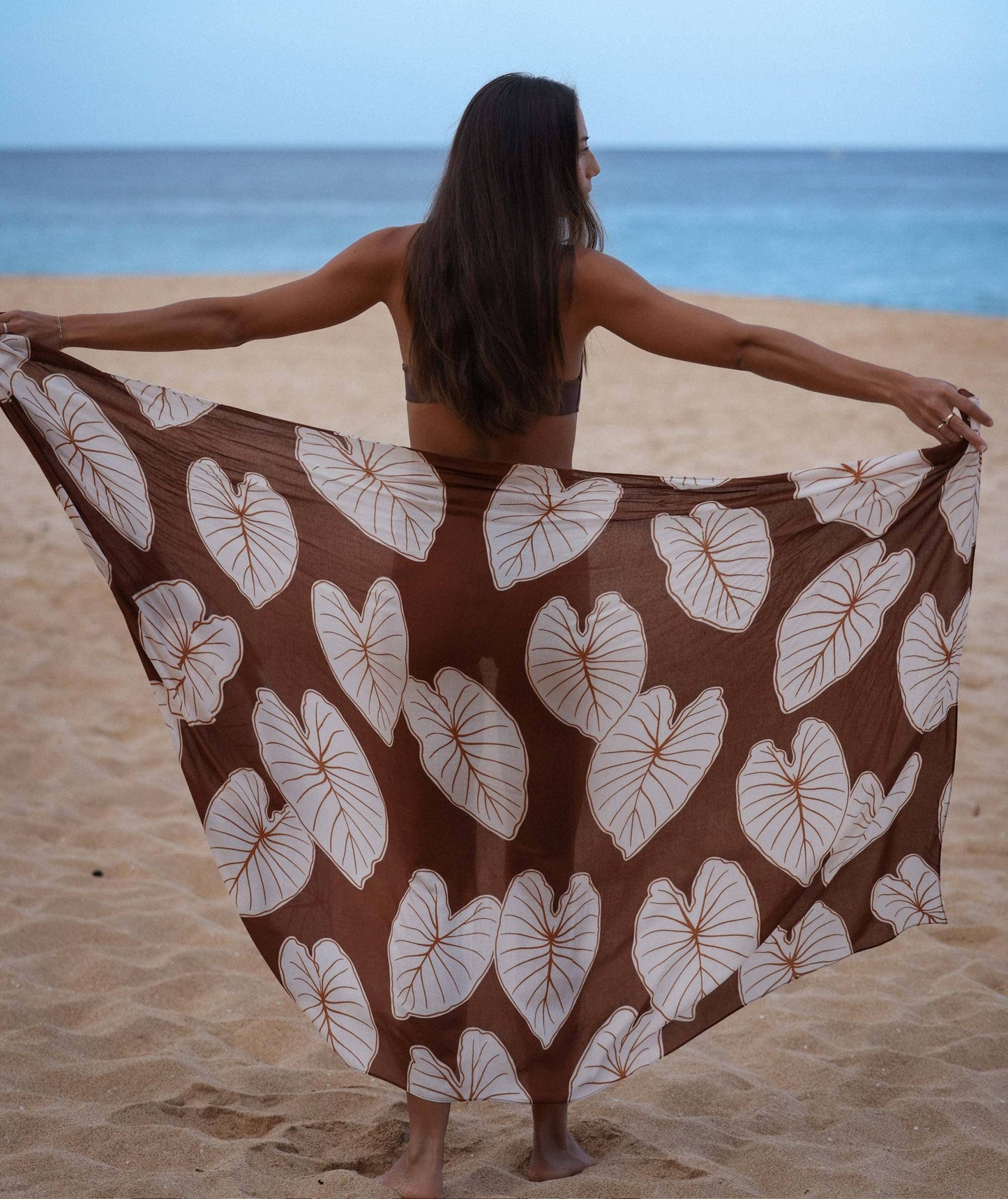 Coco Kalo Pareo: 67 x 43 in