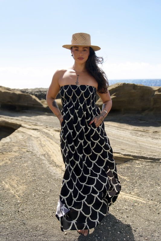 Skye Maxi Dress - Scalloped Pikake (Black)