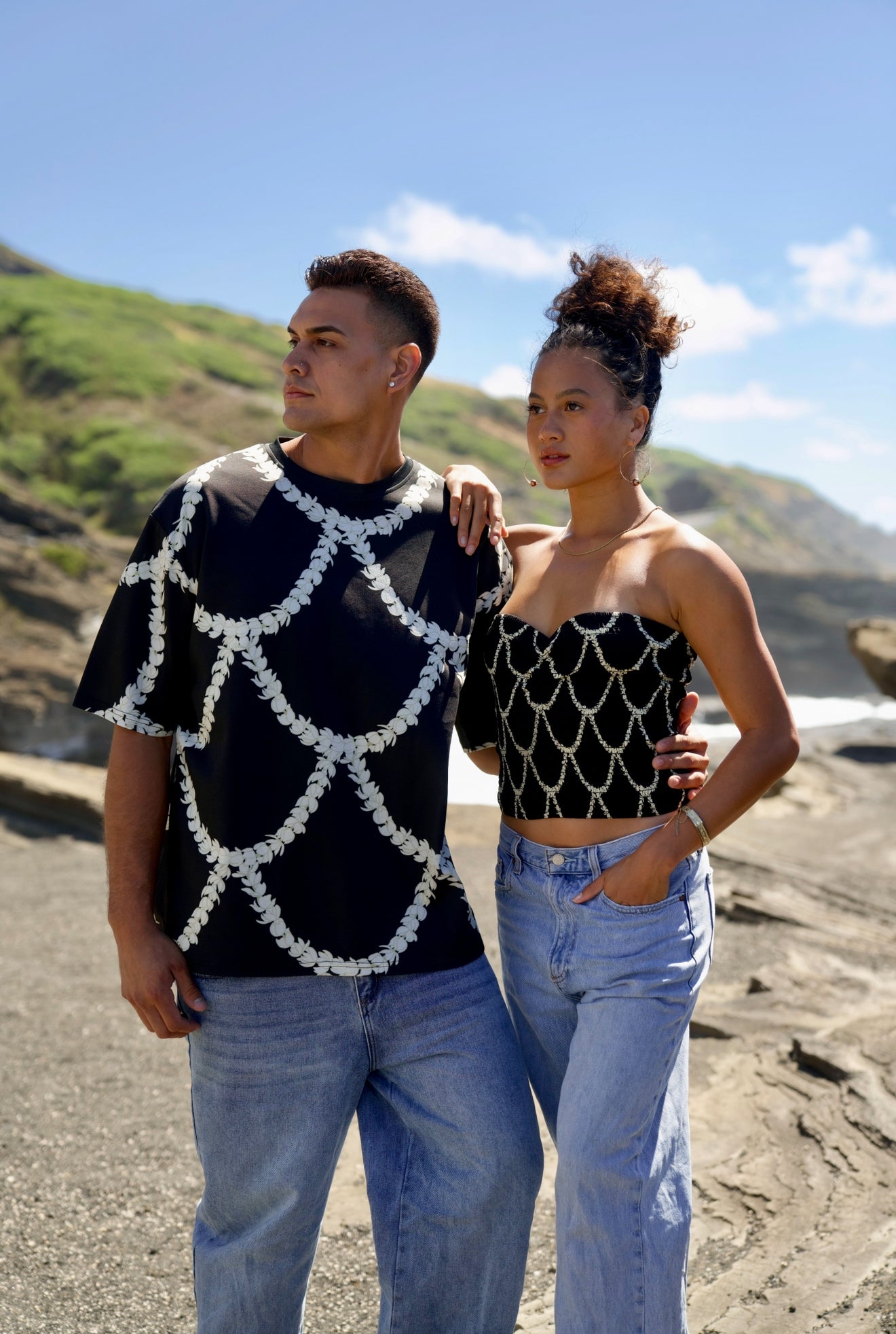 Men’s Oversized Tee - Scalloped Pikake (Black)