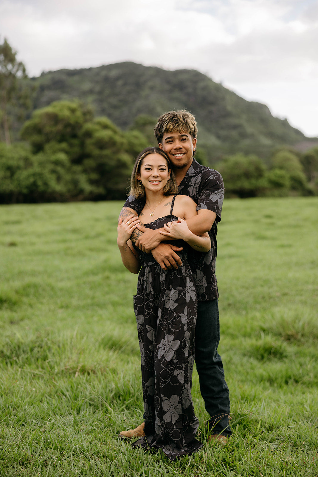 Men’s Aloha Shirt - Pua Kenikeni (Black & Grey)