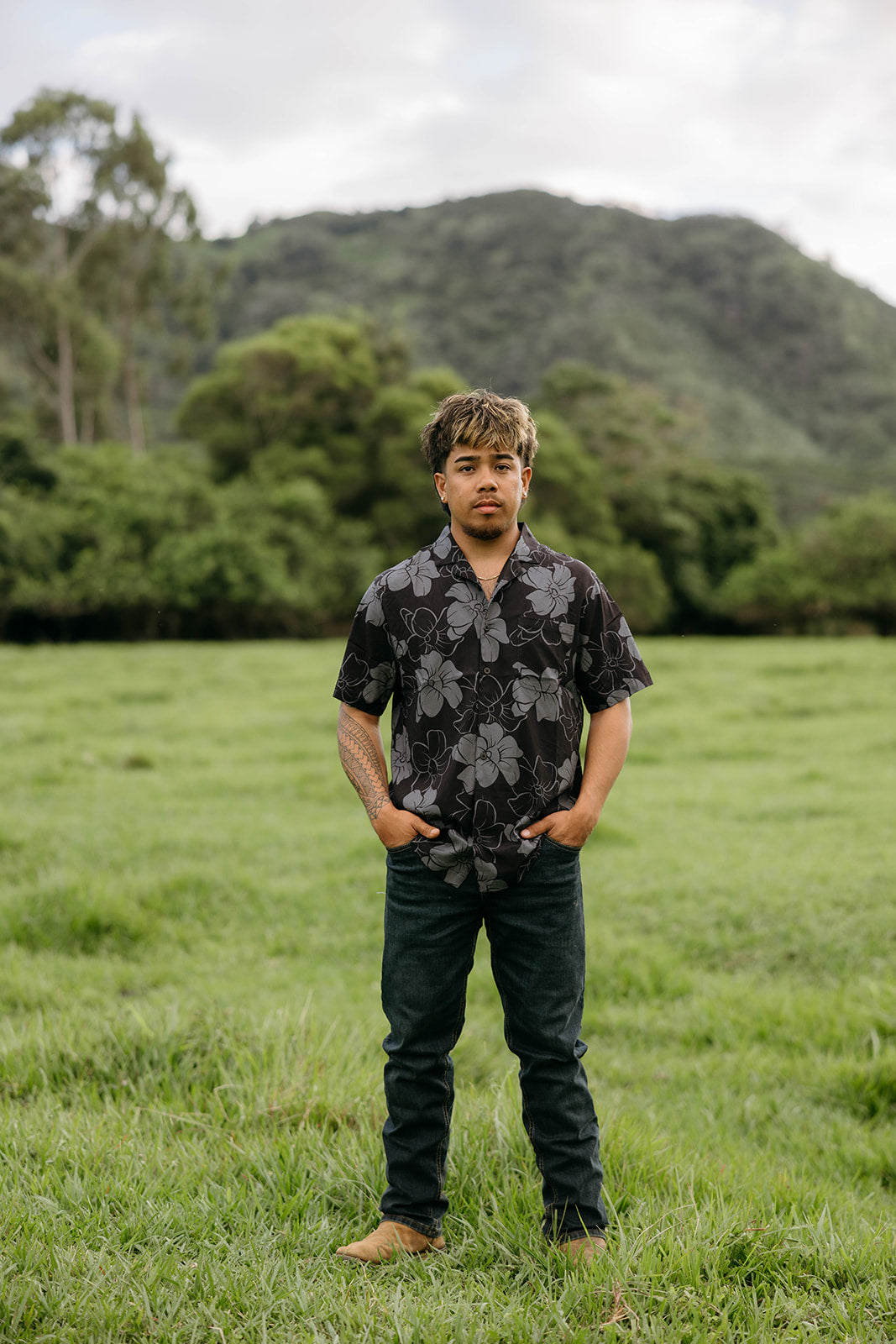 Men’s Aloha Shirt - Pua Kenikeni (Black & Grey)