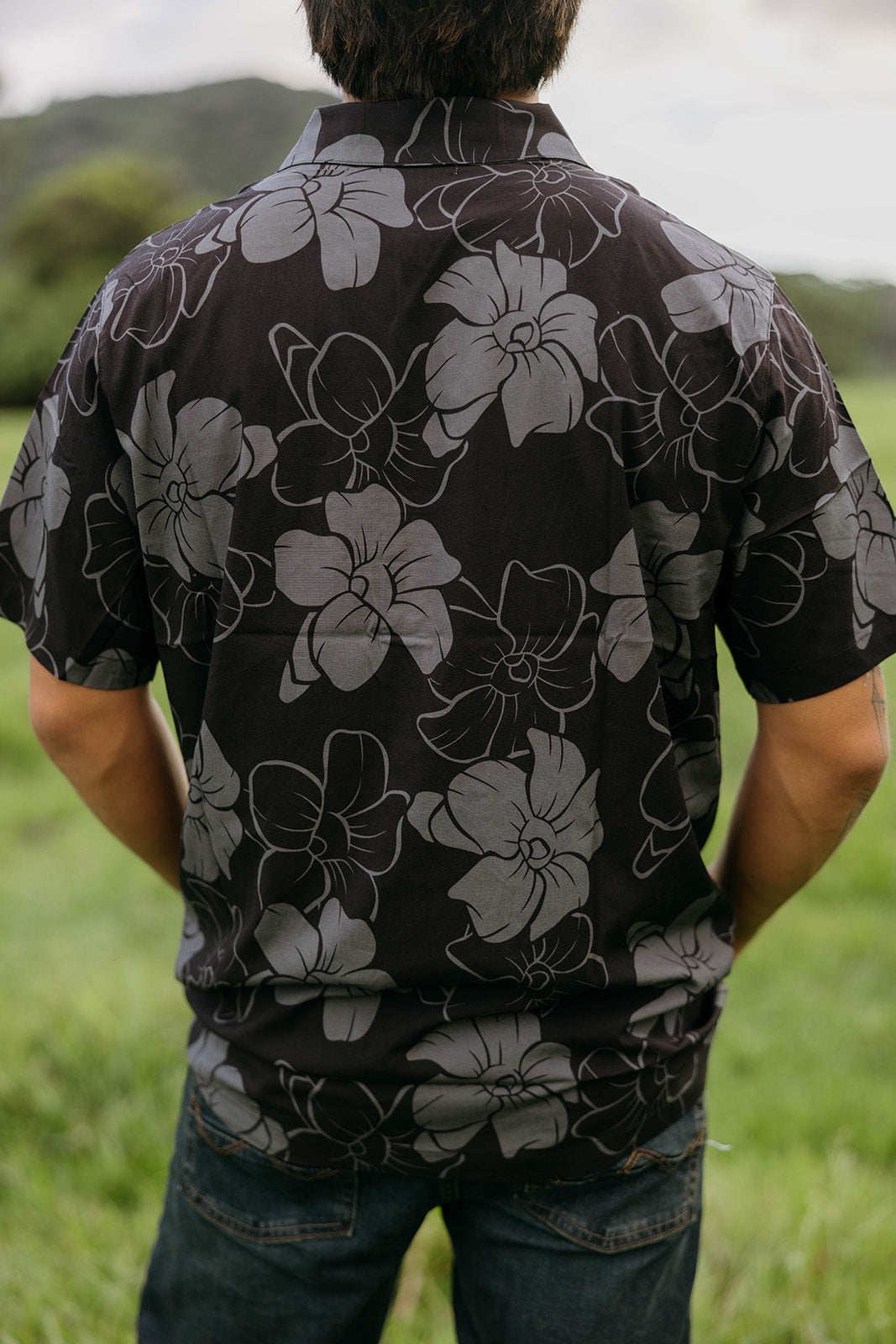 Men’s Aloha Shirt - Pua Kenikeni (Black & Grey)