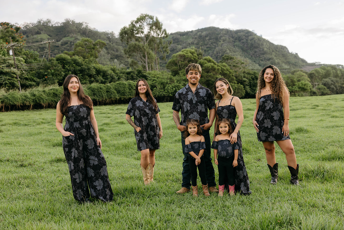 Isla Onesie - Pua Kenikeni (Black + Grey)