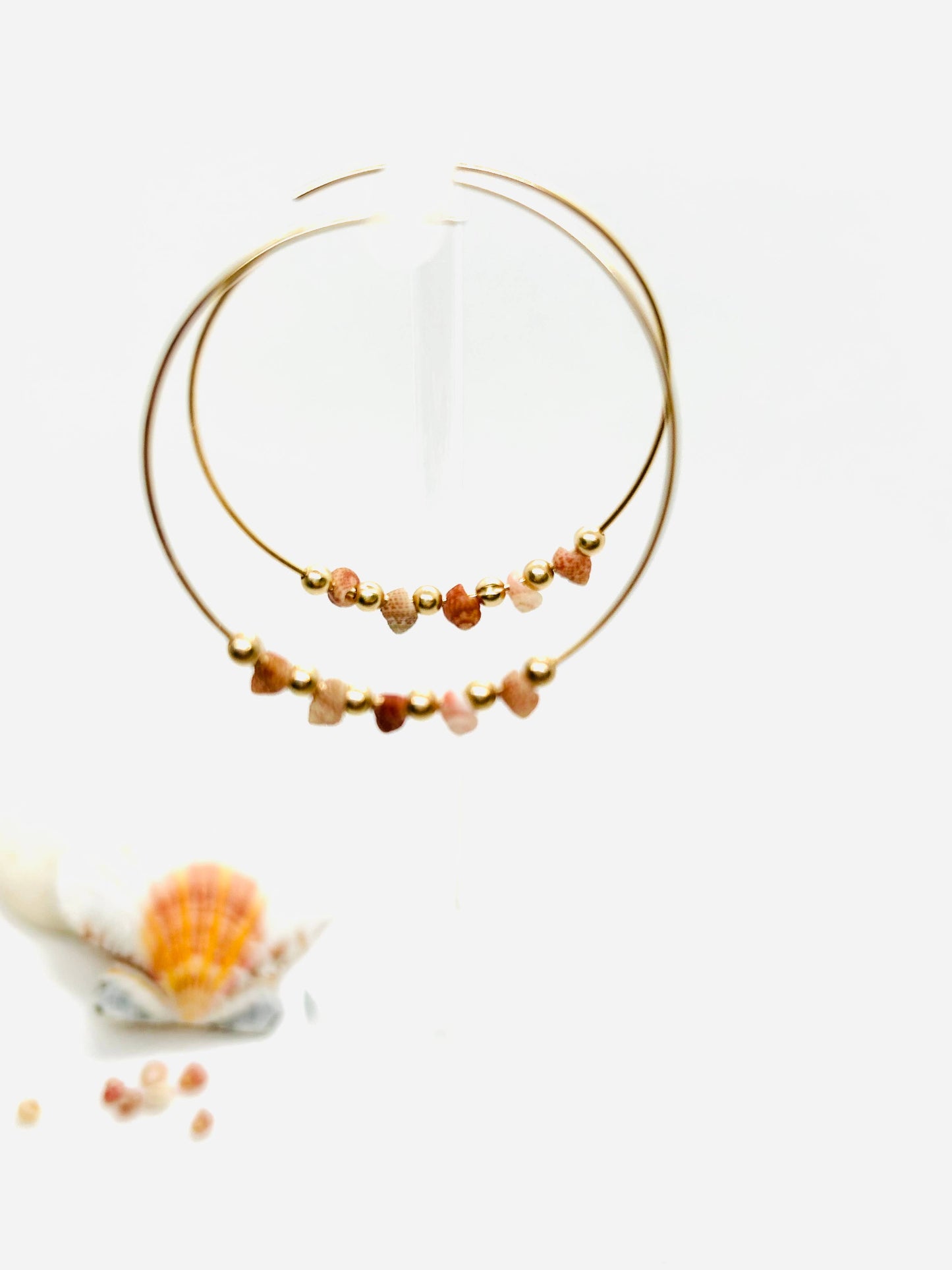 Kahelelani Shell Gold Hoop Earrings (small)