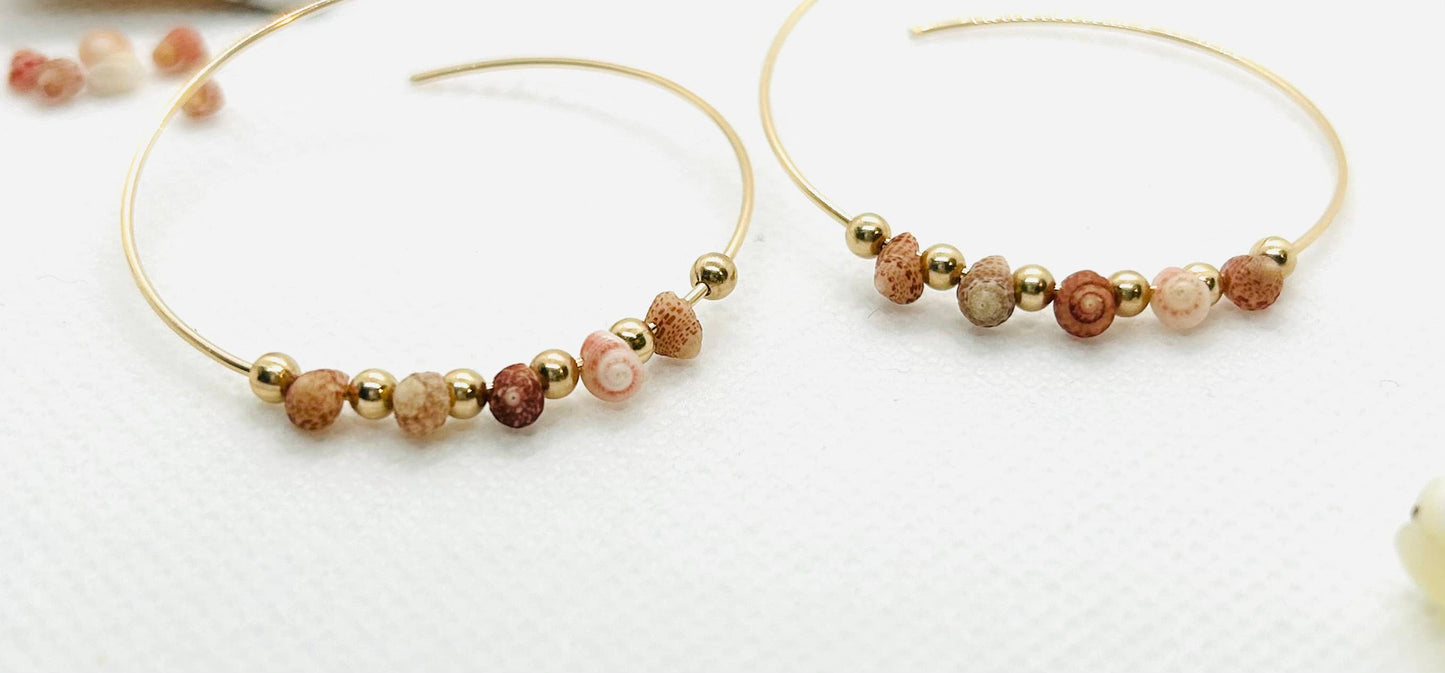 Kahelelani Shell Gold Hoop Earrings (small)