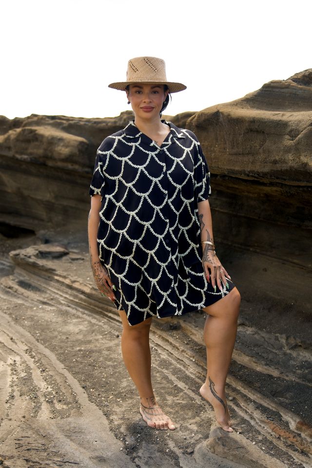 SHIRT DRESS - SCALLOPED PIKAKE (BLACK)