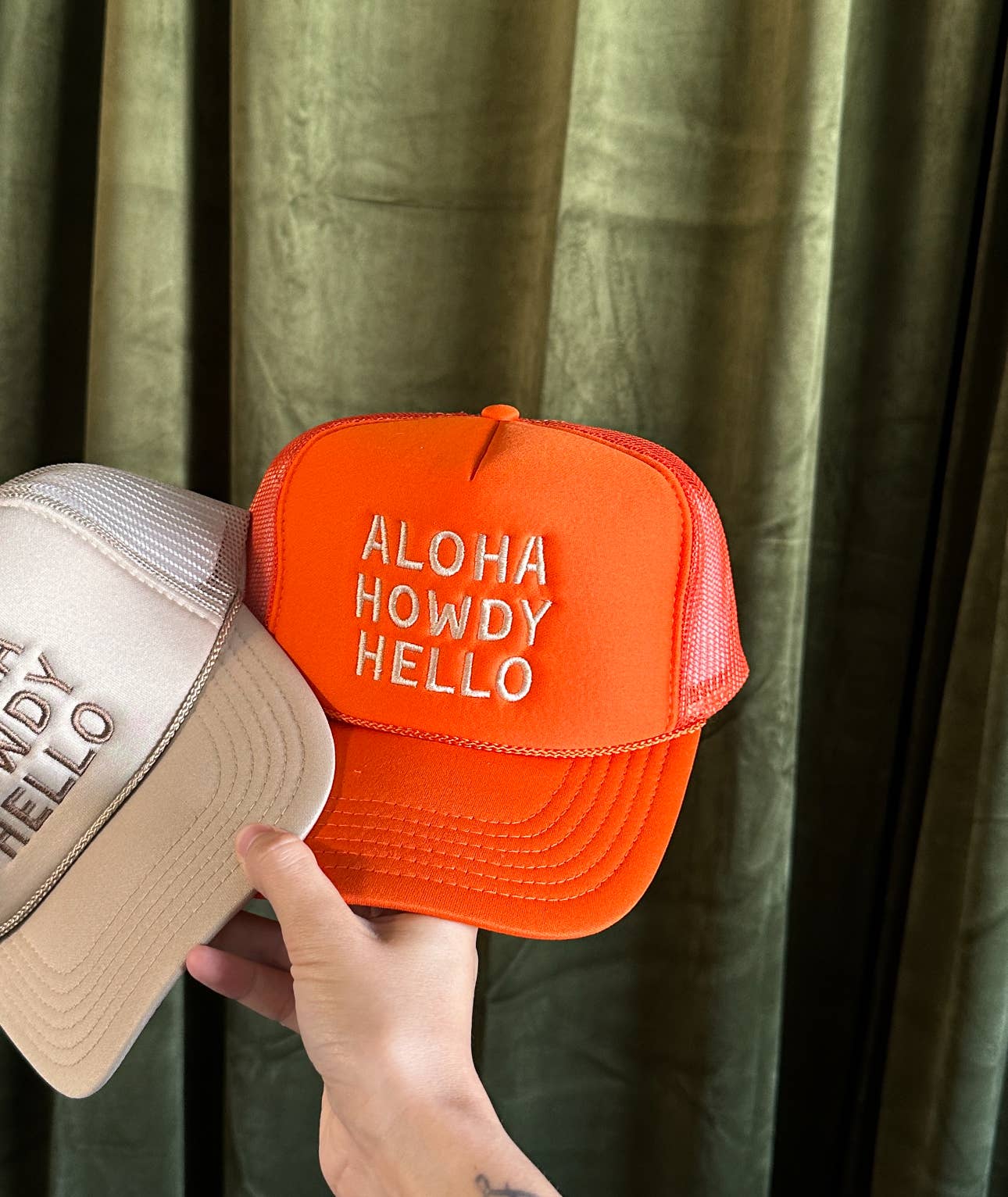 Aloha Howdy Hello Trucker hats: Black